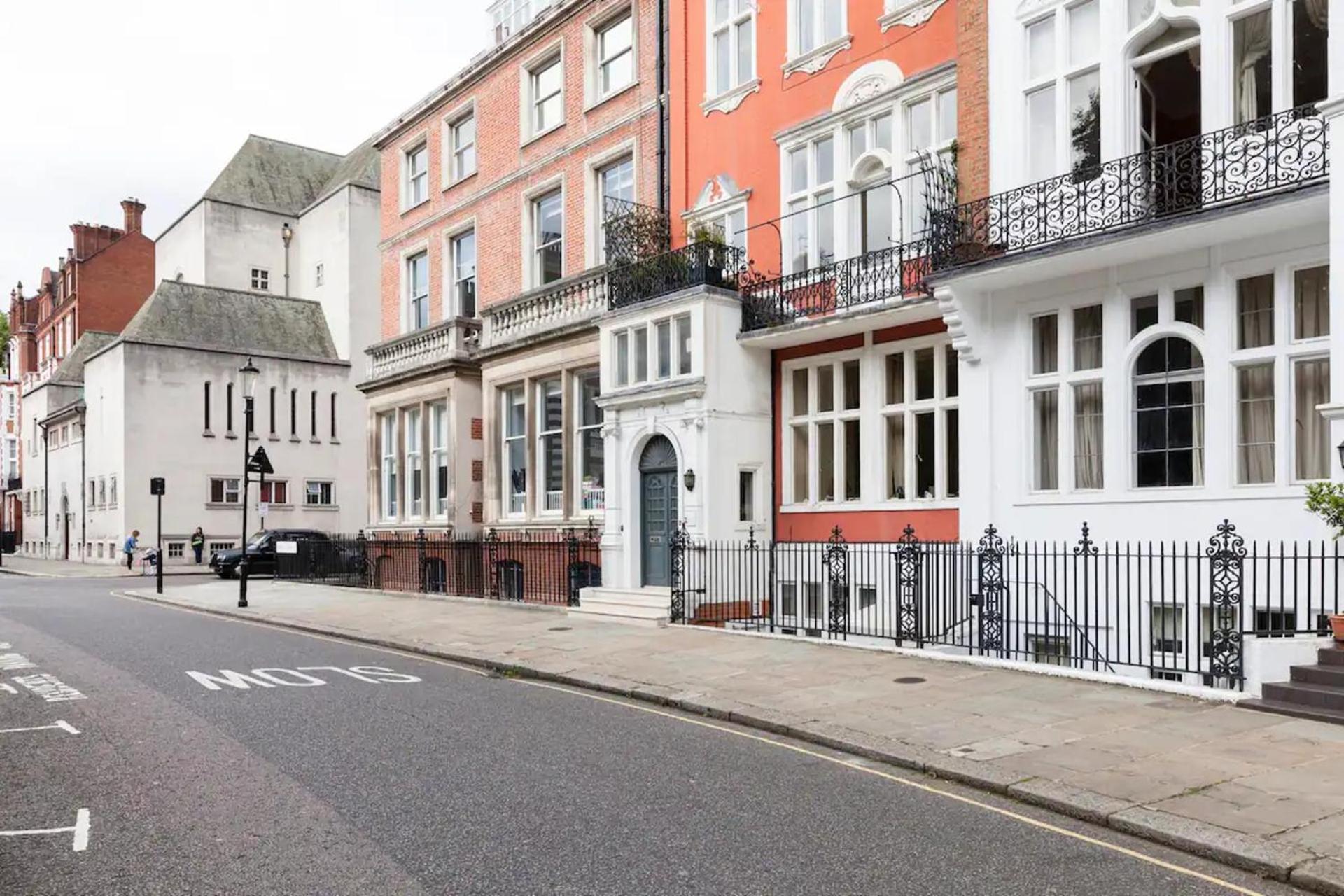 Knightsbridge 4th Floor Walk Up- Penthouse Appartement