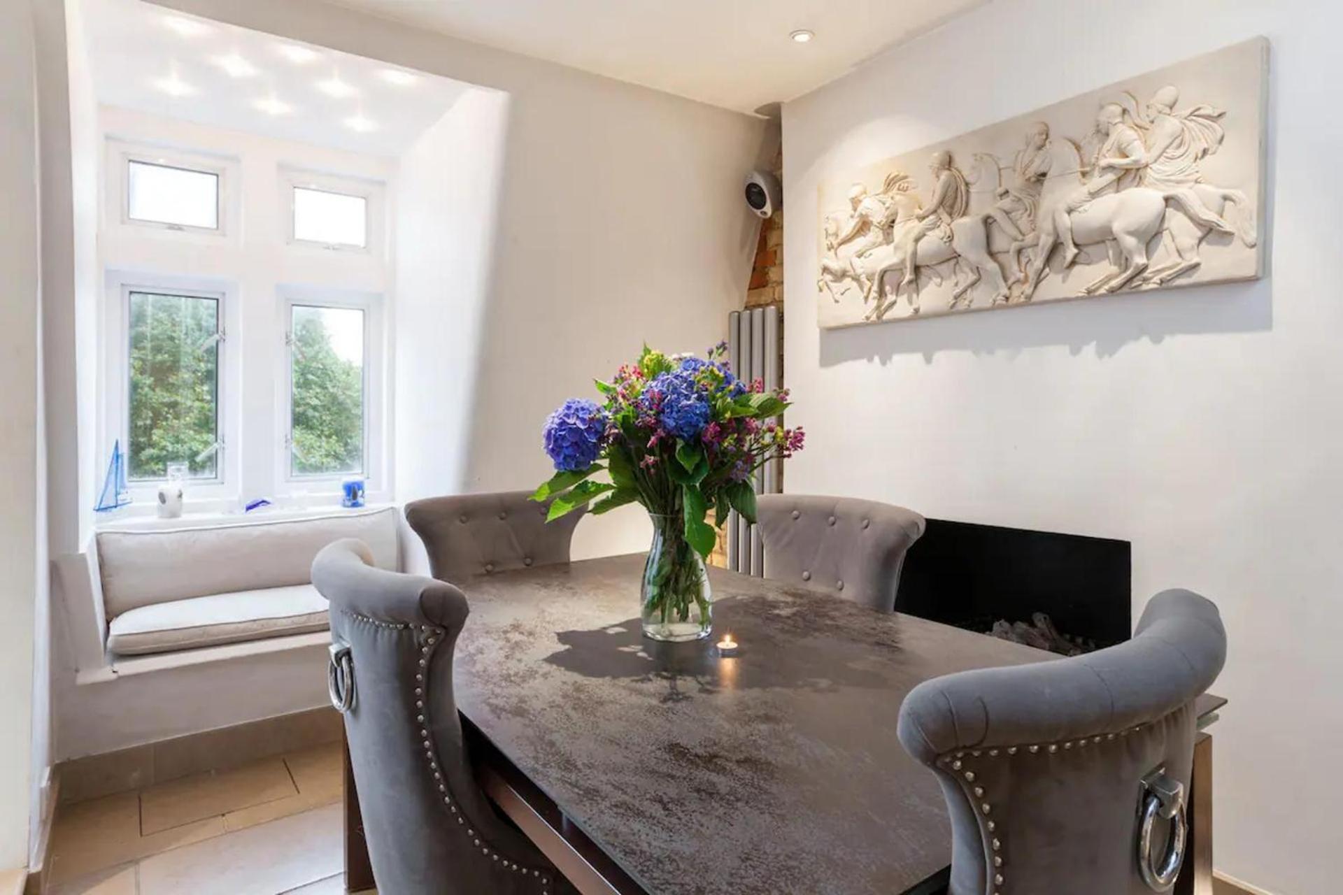 Appartement Knightsbridge 4th Floor Walk Up- Penthouse