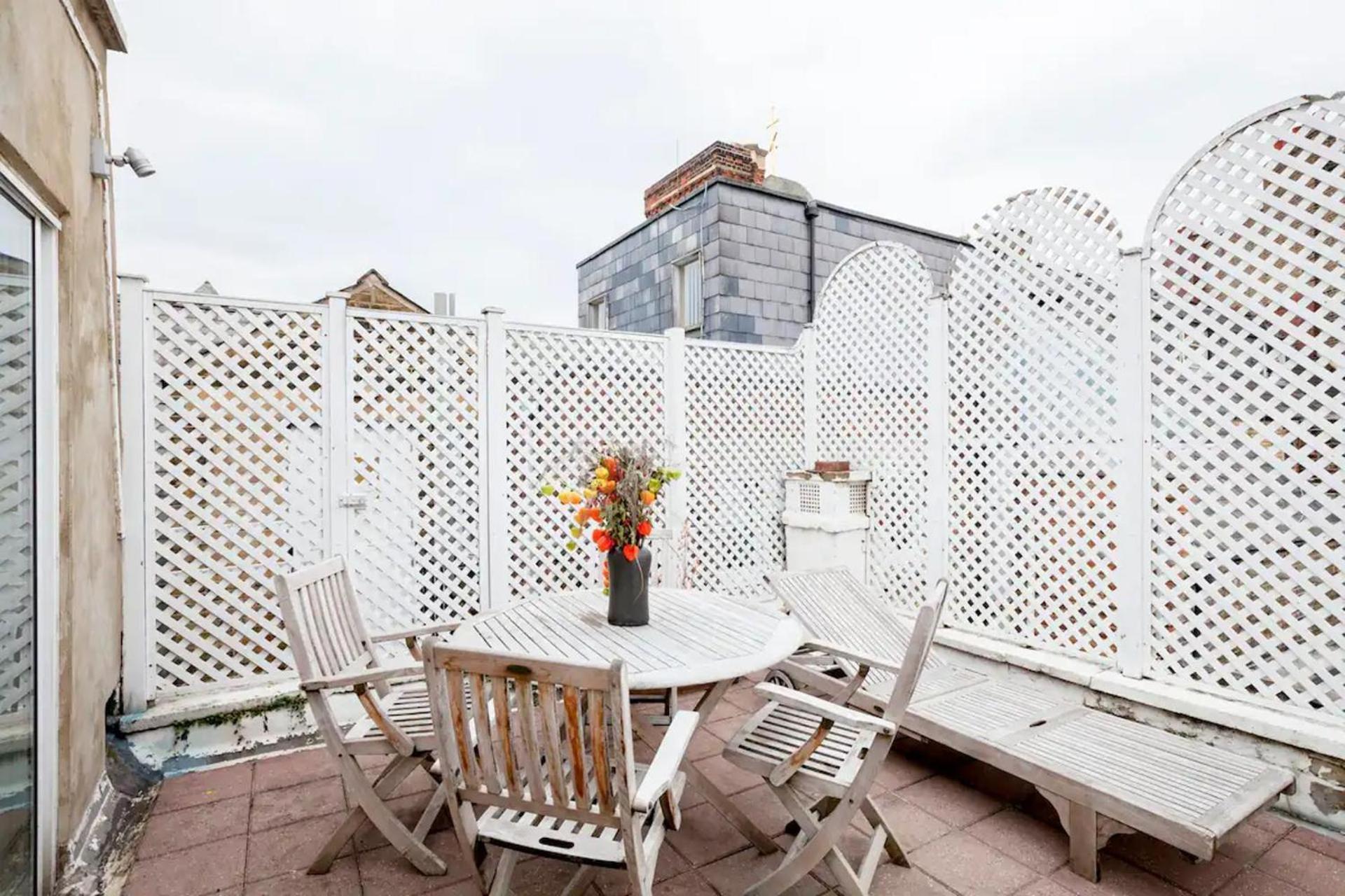Knightsbridge 4th Floor Walk Up- Penthouse * Londen
