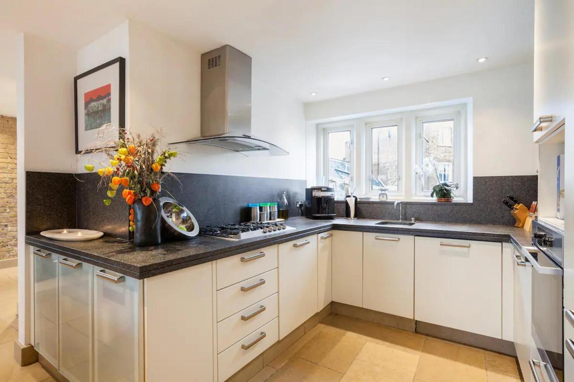 Appartement Knightsbridge 4th Floor Walk Up- Penthouse