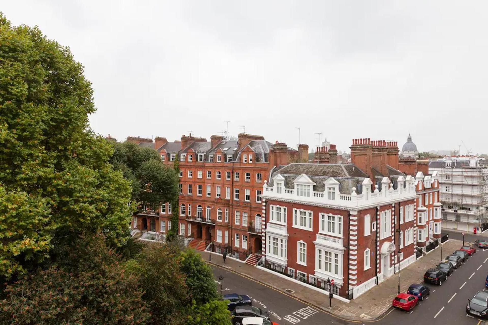 Knightsbridge 4th Floor Walk Up- Penthouse Appartement *