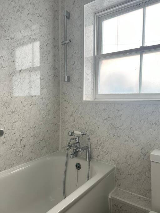 New! 2-bedroom In Trendy Brick Lane Ferienhaus