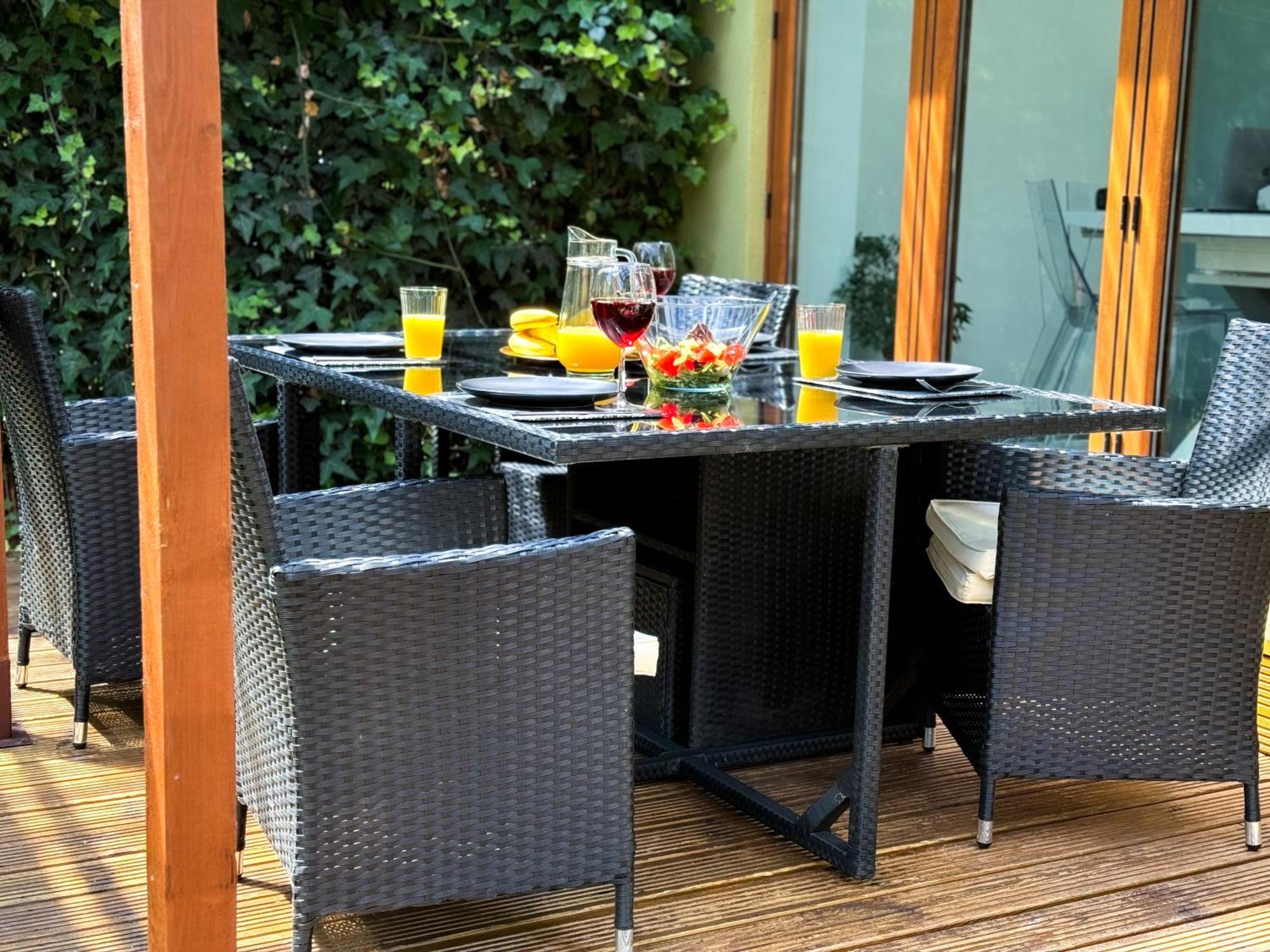 Ferienhaus Luxurious 3bed House With Bath & Garden *