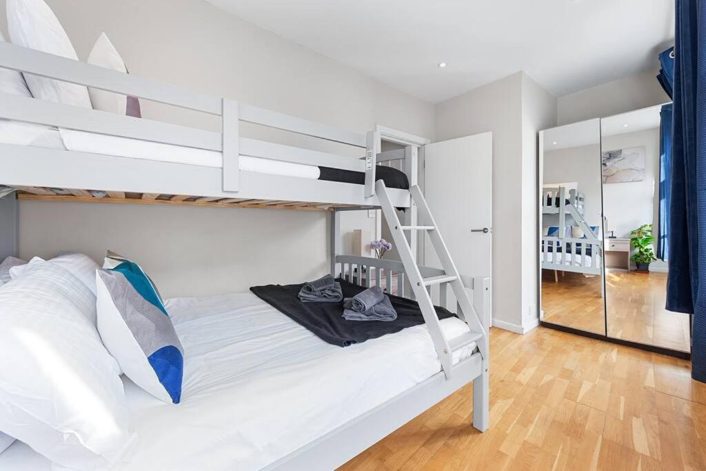 Metro Marvel: 1-bed Gem Apartment London