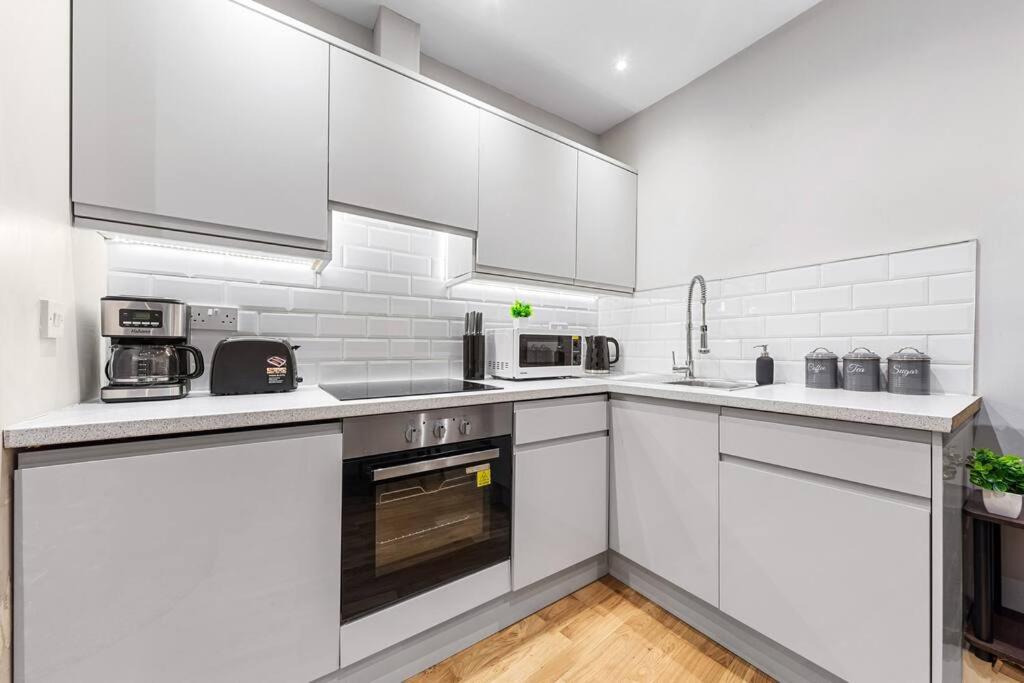 Metro Marvel: 1-bed Gem London