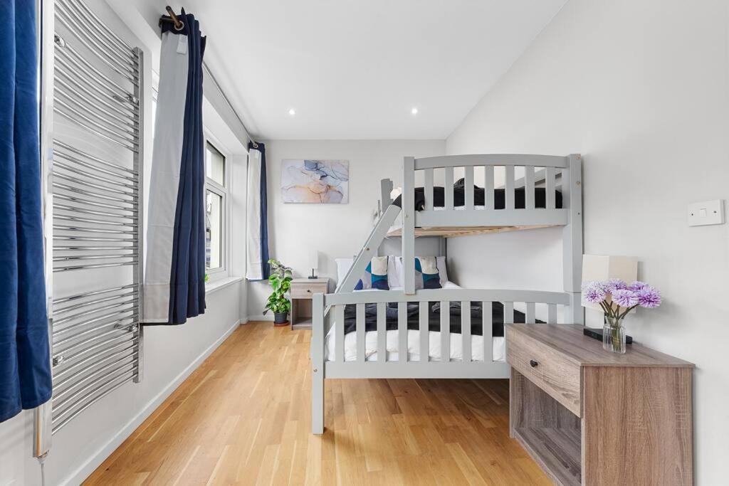 Metro Marvel: 1-bed Gem Apartment