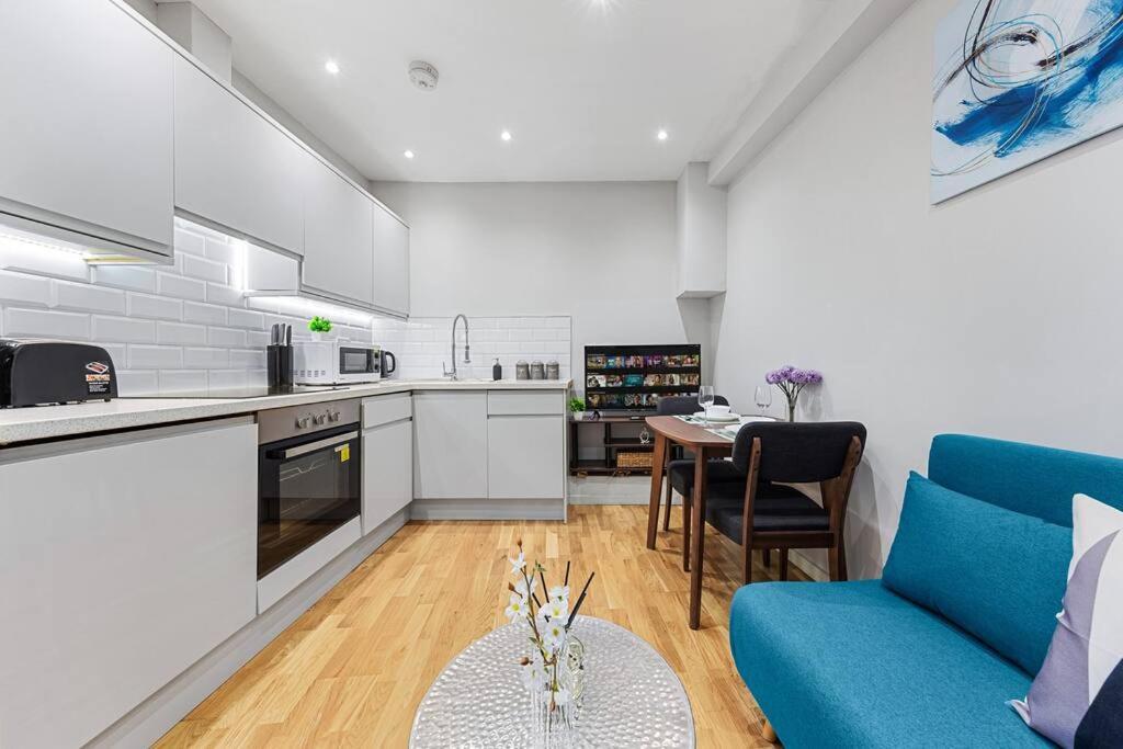 Apartment Metro Marvel: 1-bed Gem *