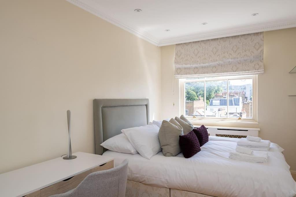 Beautiful 2-bed With Private Elevator - Next To Winter Wonderland Hyde Park & Harrods Lägenhet London