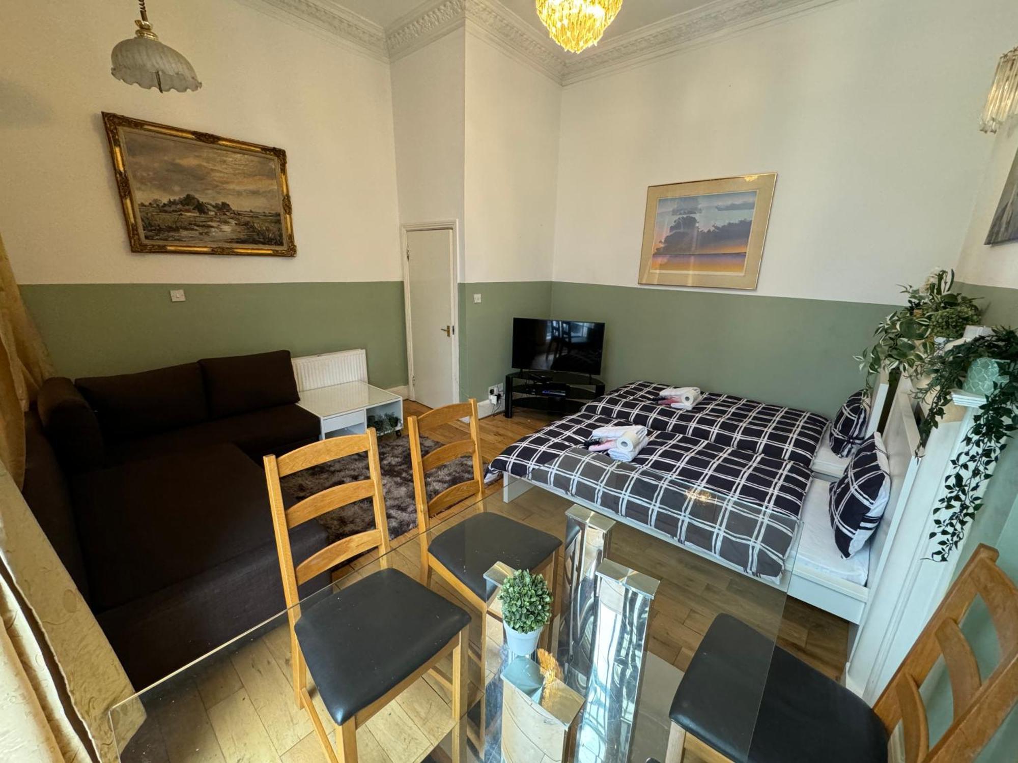 Lägenhet And Affordable Flat For 6 People In Zone 1 - Baker Street - With Breakfast Included London