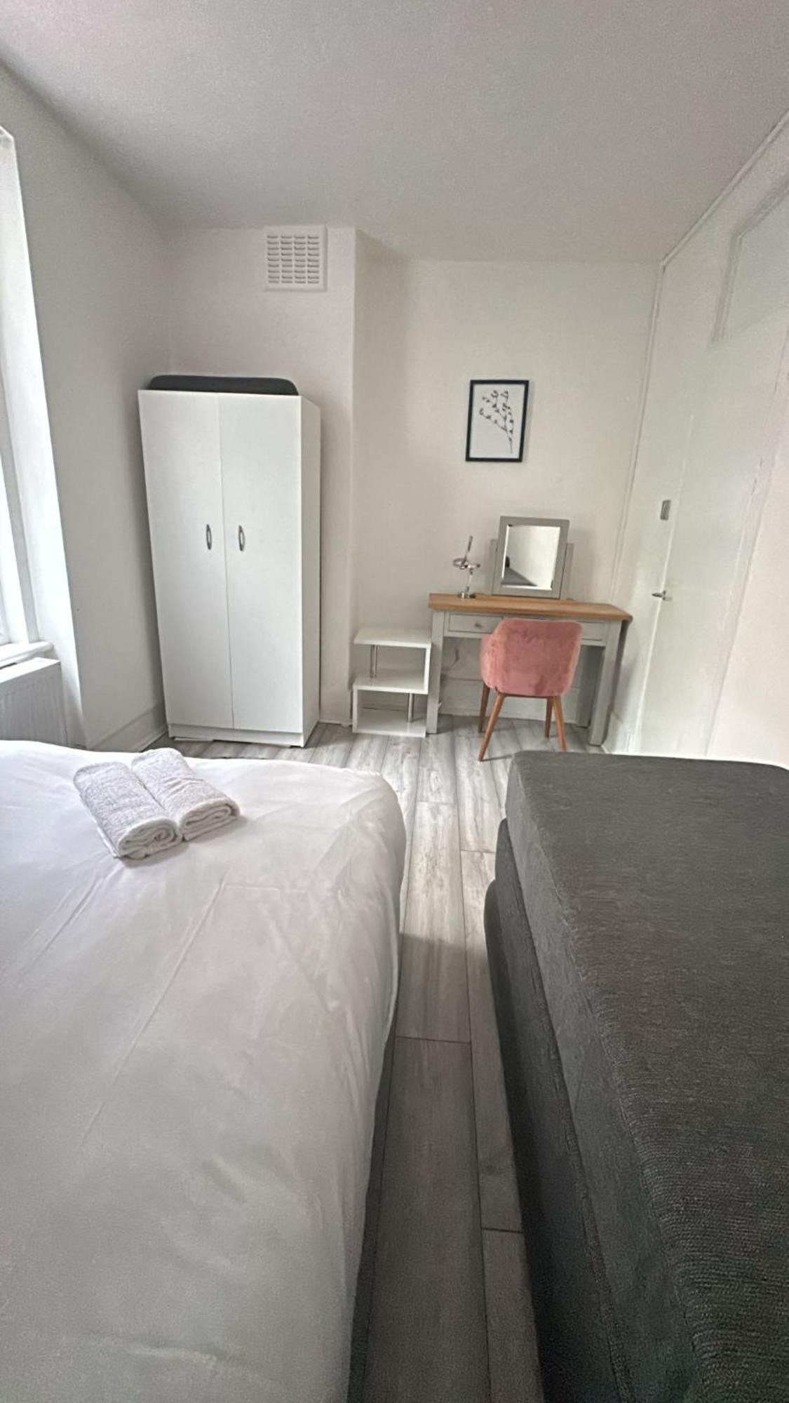 Ground Floor One Bedroom Flat Lägenhet London
