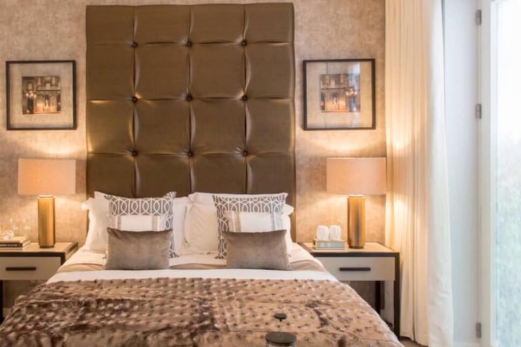 Boutique Designer With Balcony-2 Bedroom Apartment *