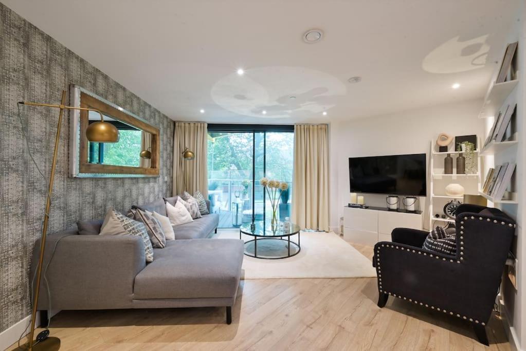 Boutique Designer With Balcony-2 Bedroom *