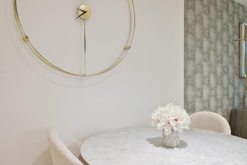 Apartment Boutique Designer With Balcony-2 Bedroom
