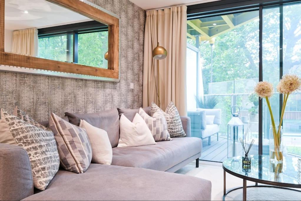 Boutique Designer With Balcony-2 Bedroom London