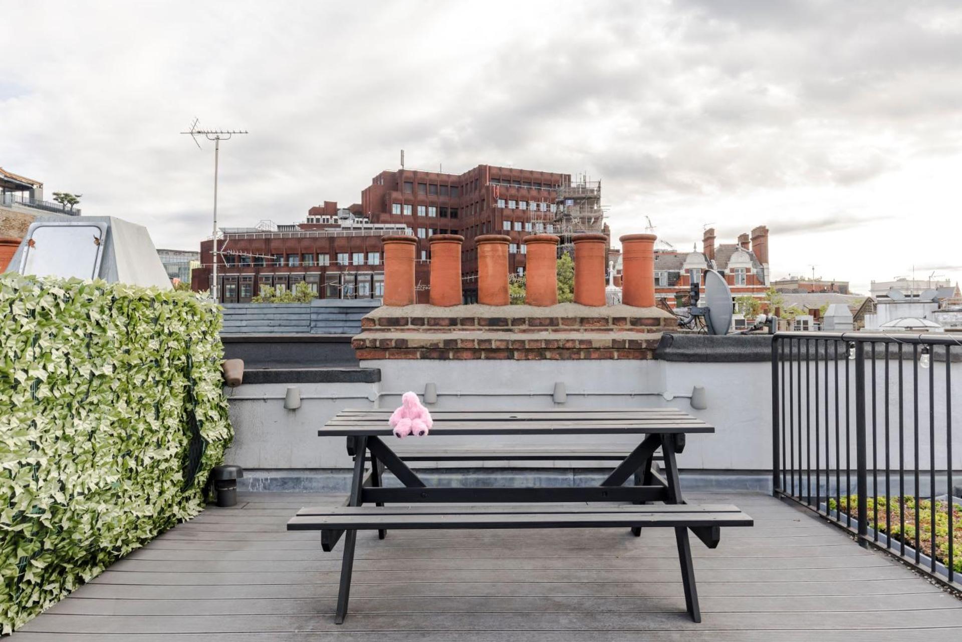 The Influencer - Soho - By Frankie Says Leilighet London