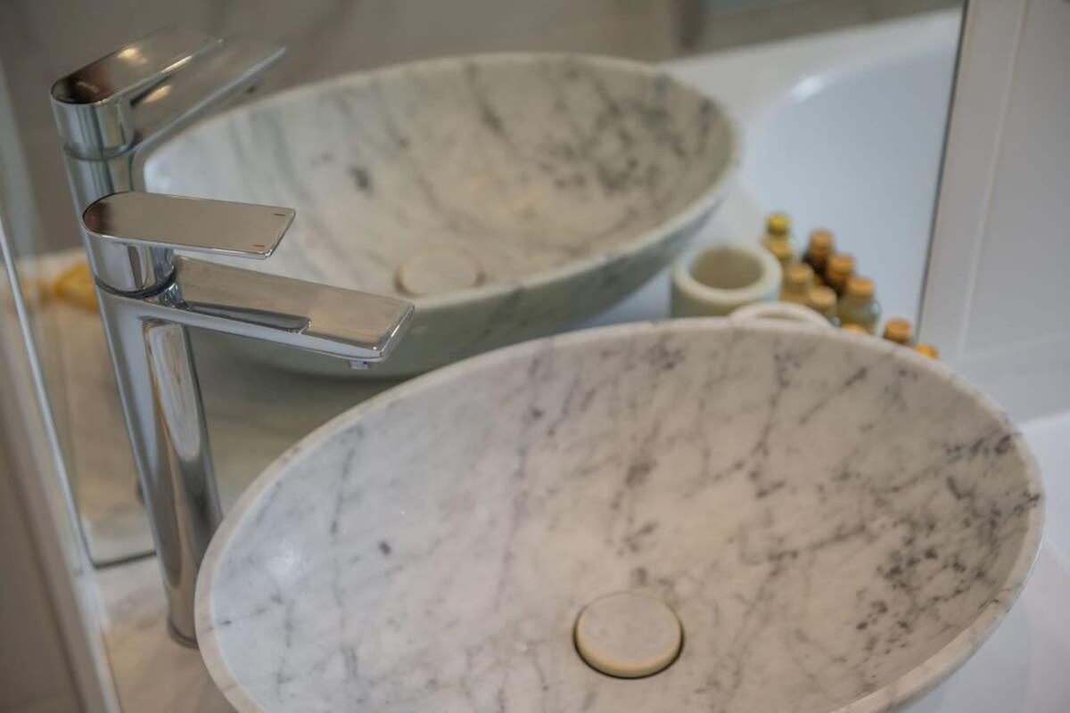 A Regal Abode - Marylebone - By Frankie Says Londen