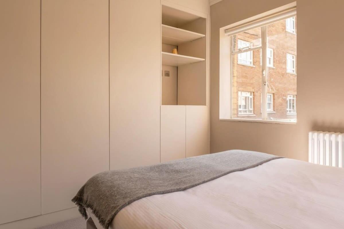 A Regal Abode - Marylebone - By Frankie Says * Londen
