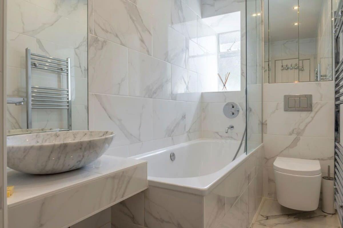 A Regal Abode - Marylebone - By Frankie Says Appartement Londen