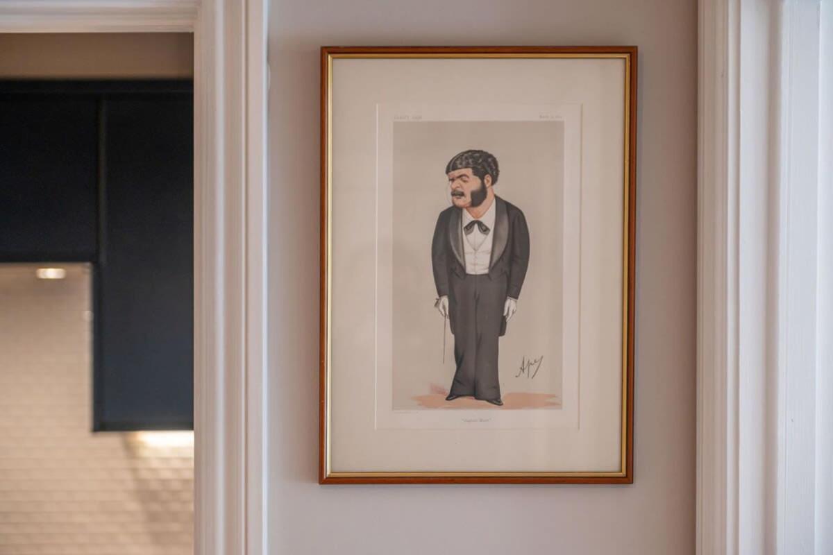 A Regal Abode - Marylebone - By Frankie Says *