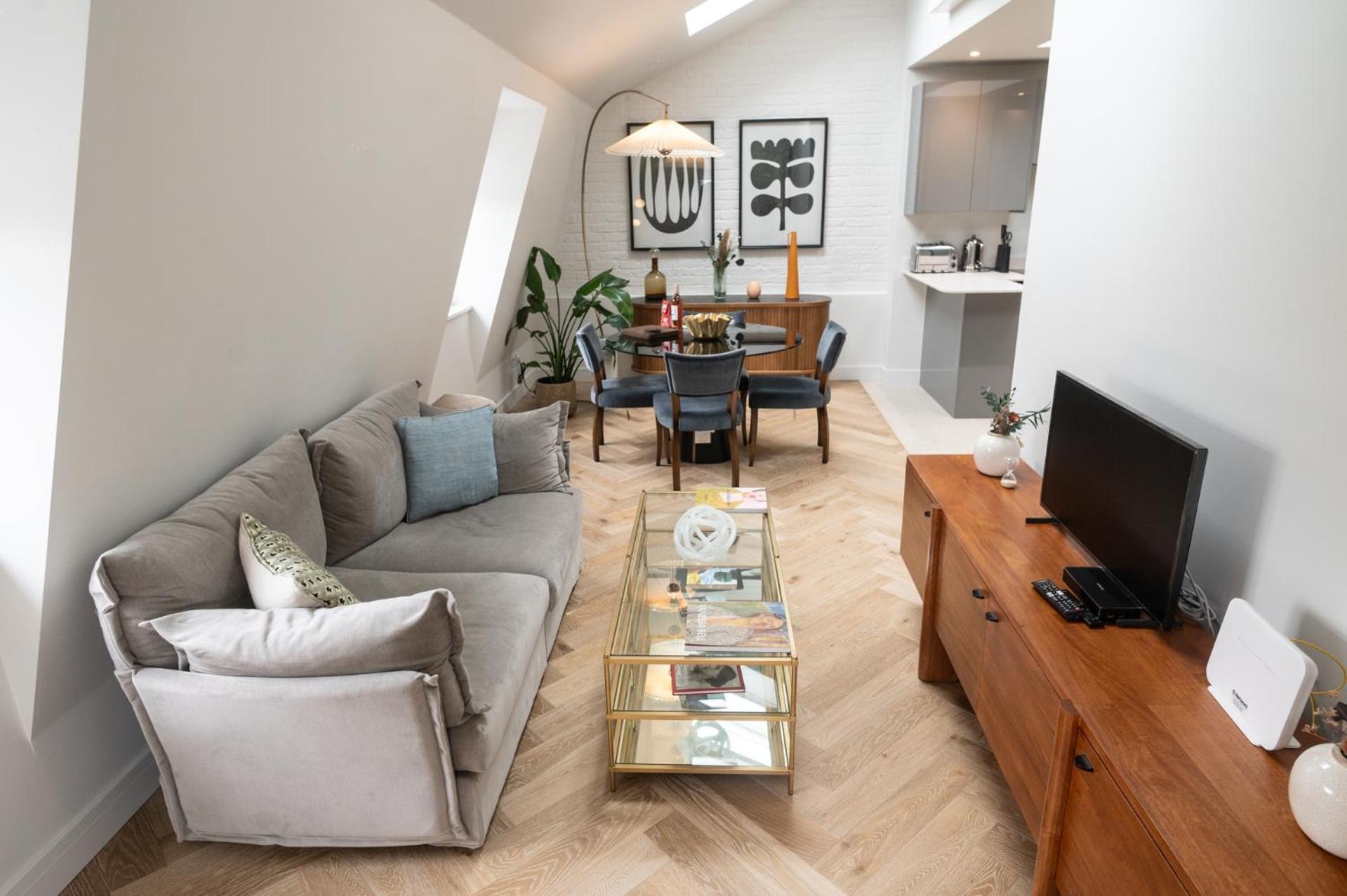 Modern 2 Bed Charlotte Street On 3rd Floor Londra