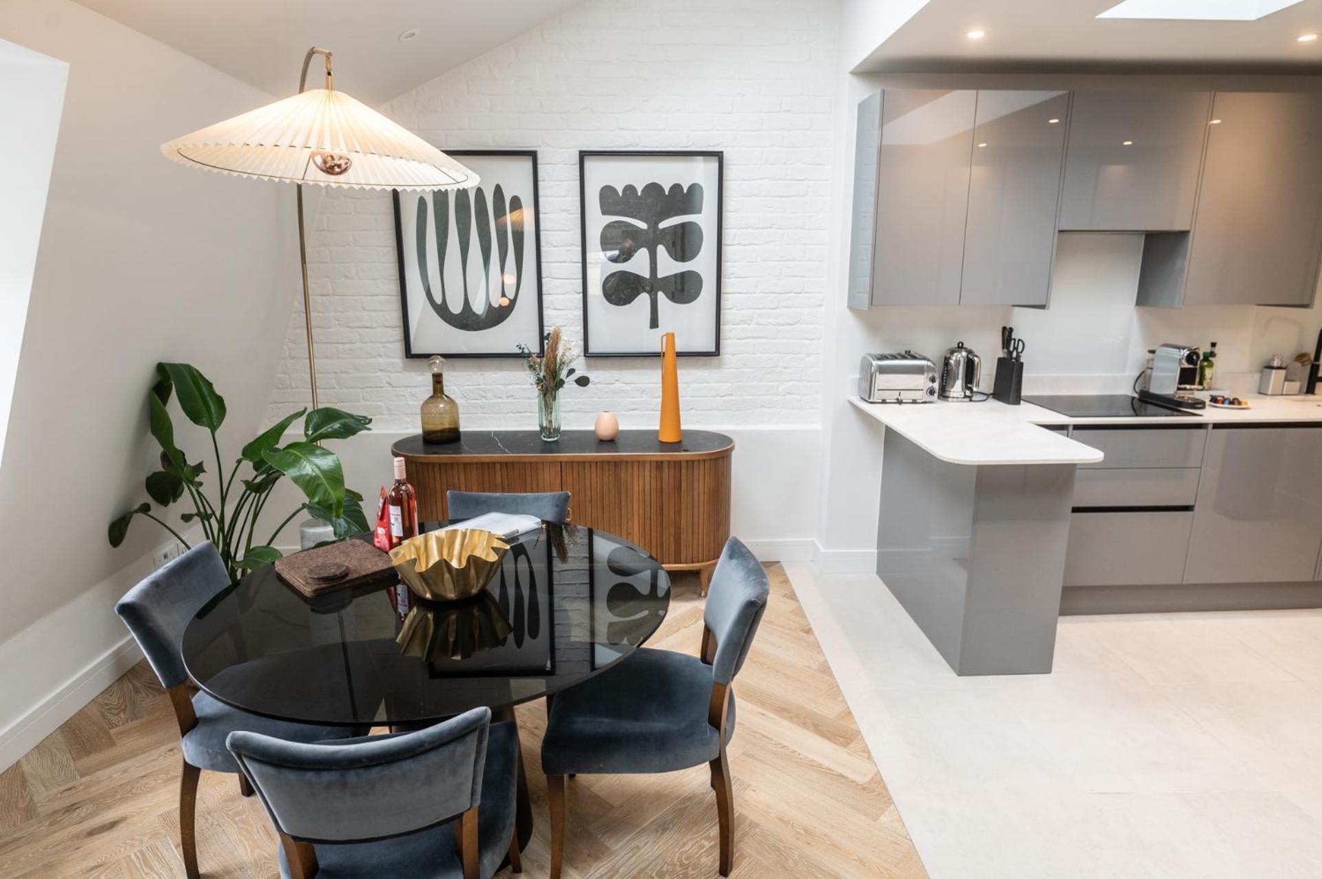 Modern 2 Bed Charlotte Street On 3rd Floor Appartamento