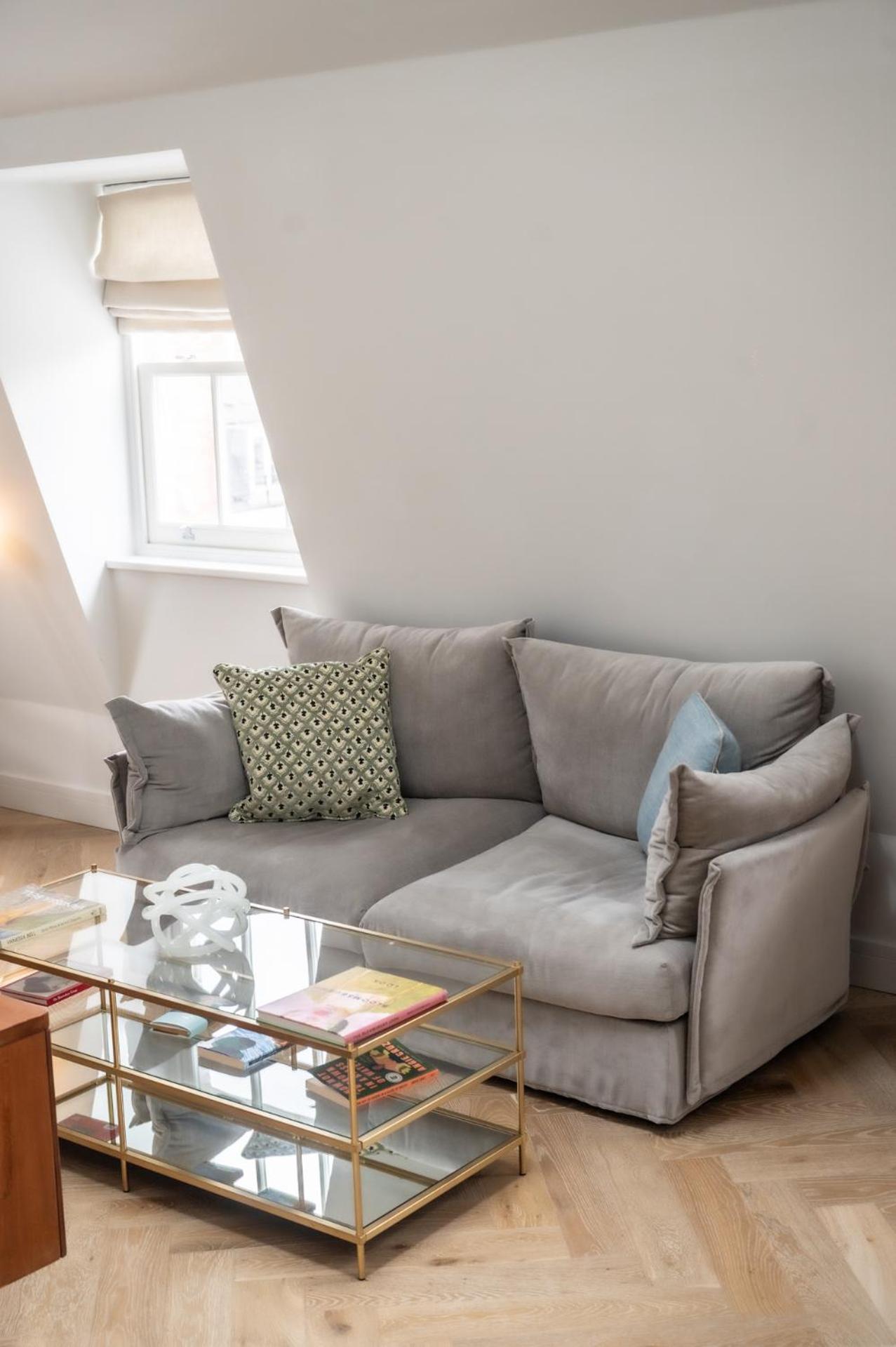 Modern 2 Bed Charlotte Street On 3rd Floor Londra