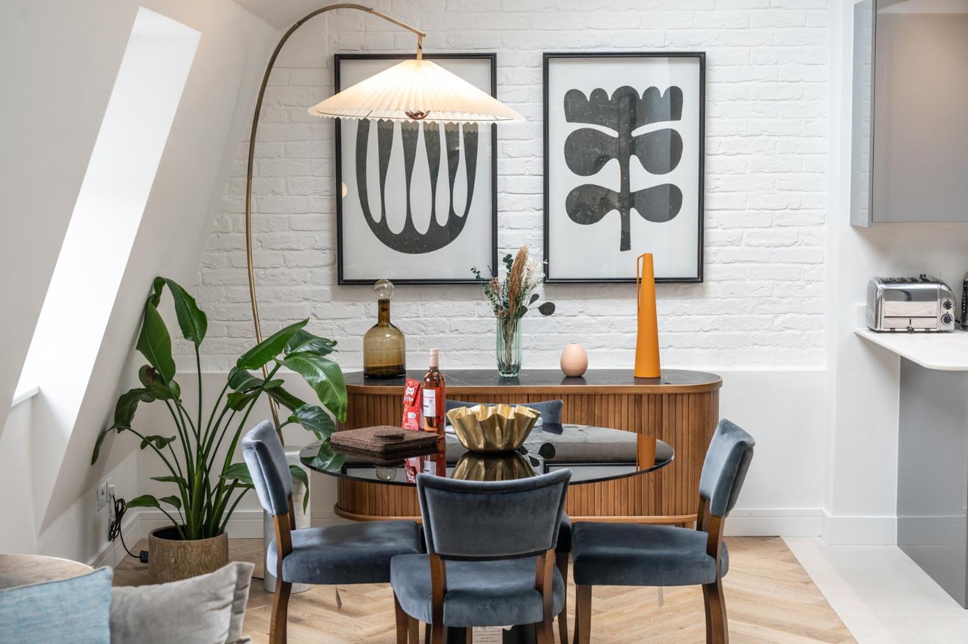 Modern 2 Bed Charlotte Street On 3rd Floor Londra
