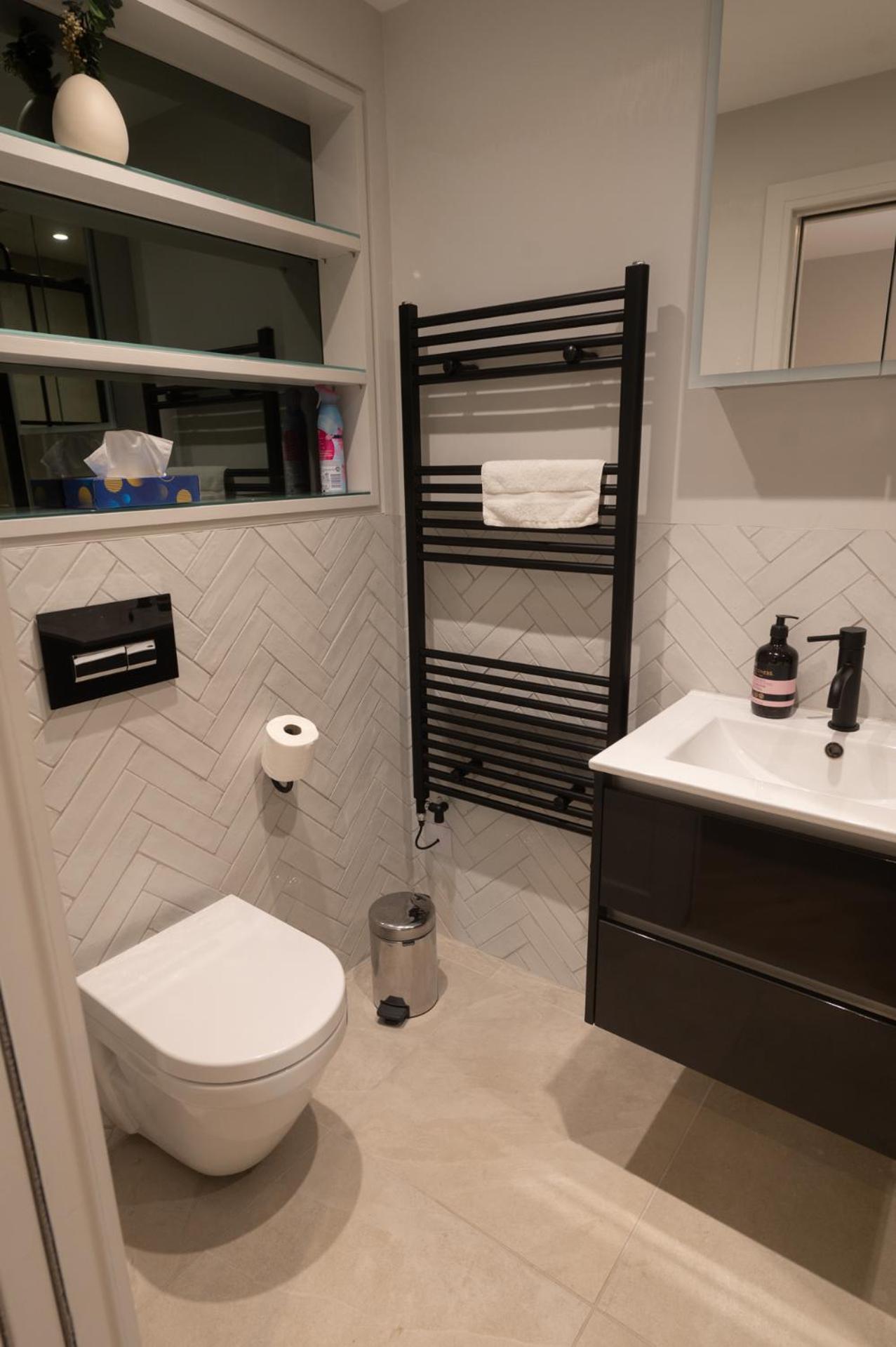Modern 2 Bed Charlotte Street On 3rd Floor Appartamento