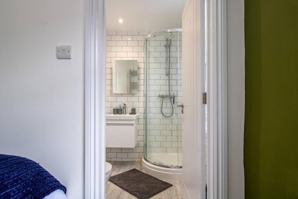 Spacious 3 Bed 3 Bath Aldgate Lejlighed London