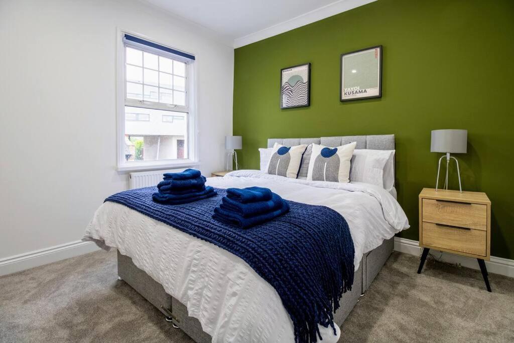 Spacious 3 Bed 3 Bath Aldgate Lejlighed