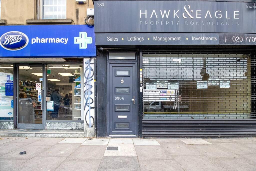 Spacious 3 Bed 3 Bath Aldgate Lejlighed *