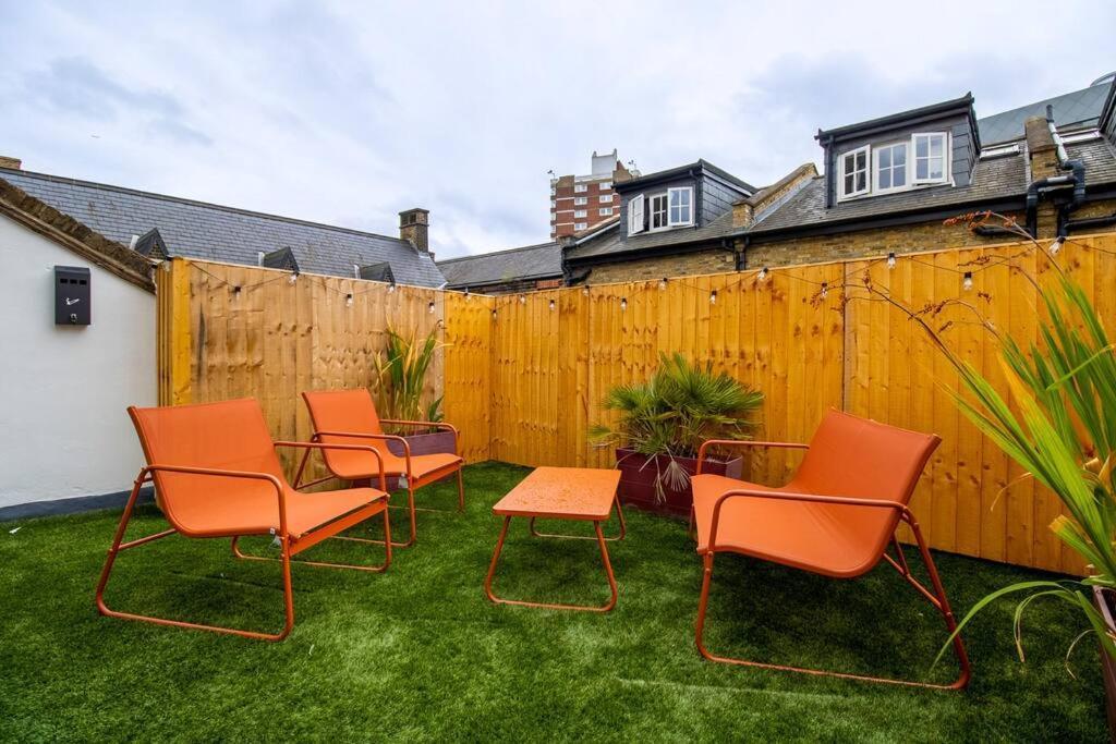 Spacious 3 Bed 3 Bath Aldgate Lejlighed *
