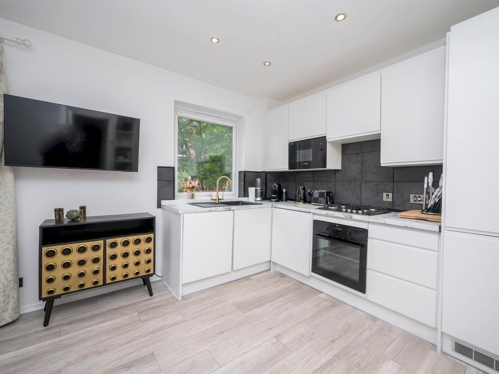 Pass The Keys - Waterfront Terrace Parking Appartement