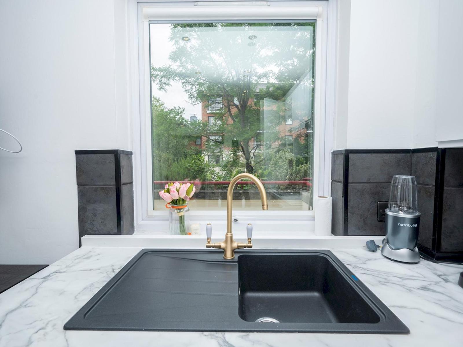 Pass The Keys - Waterfront Terrace Parking Appartement