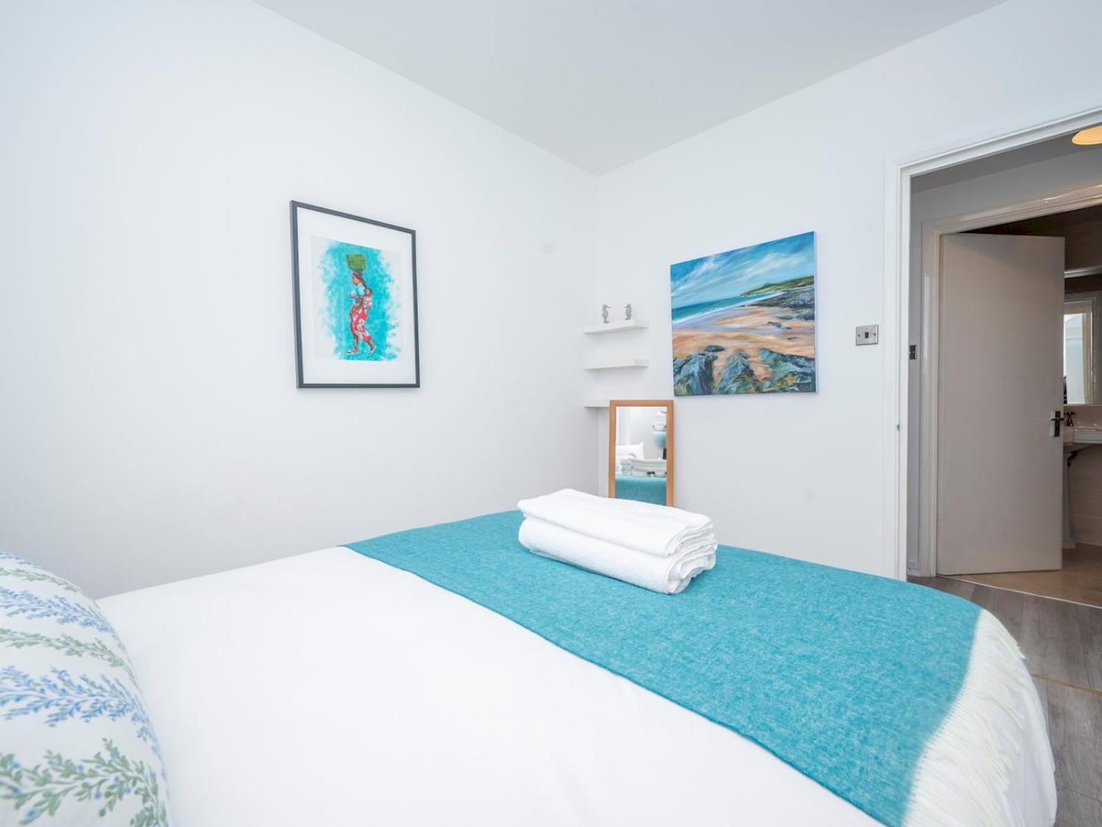 Pass The Keys - Waterfront Terrace Parking Appartement *