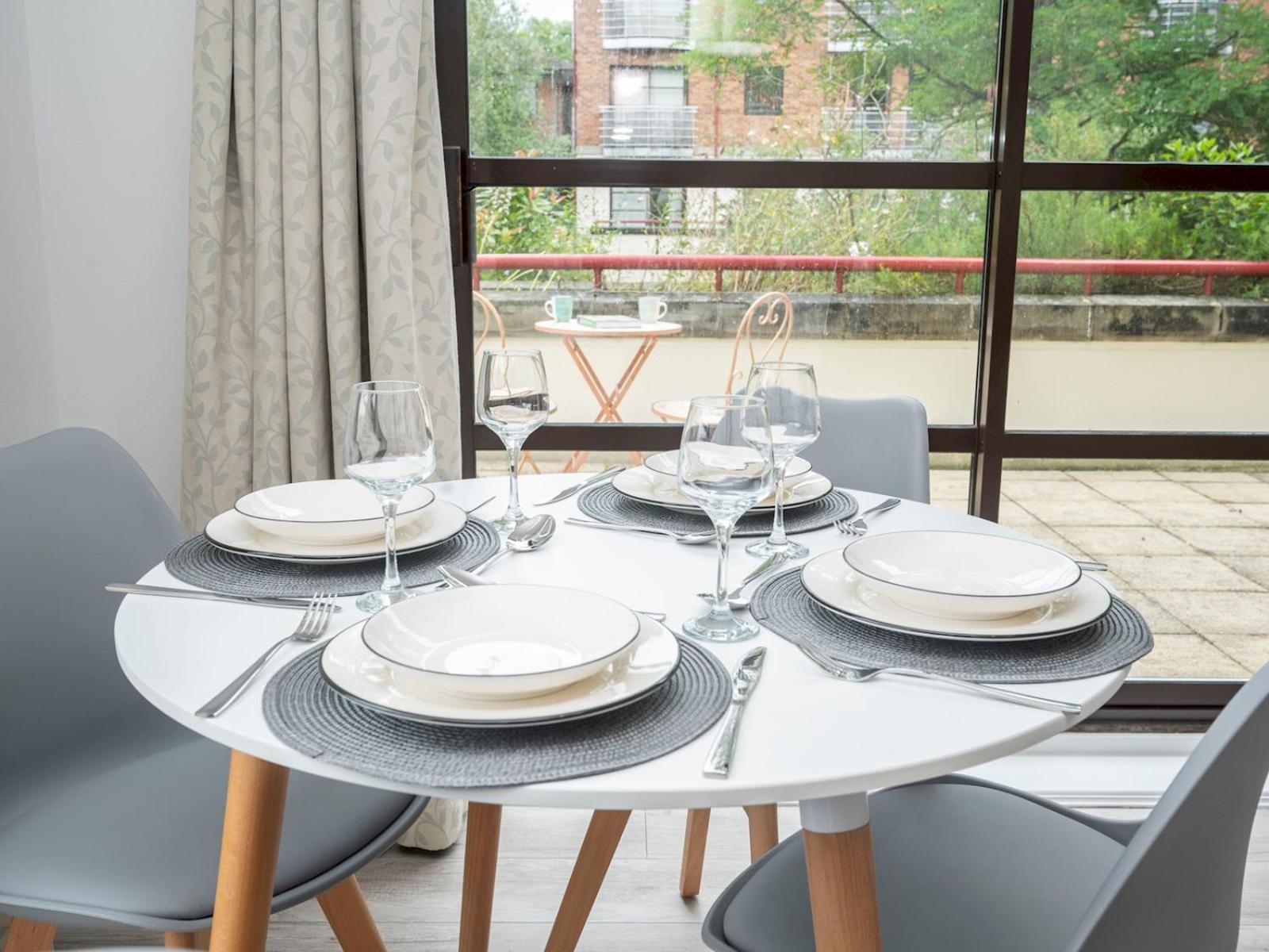 Pass The Keys - Waterfront Terrace Parking Appartement