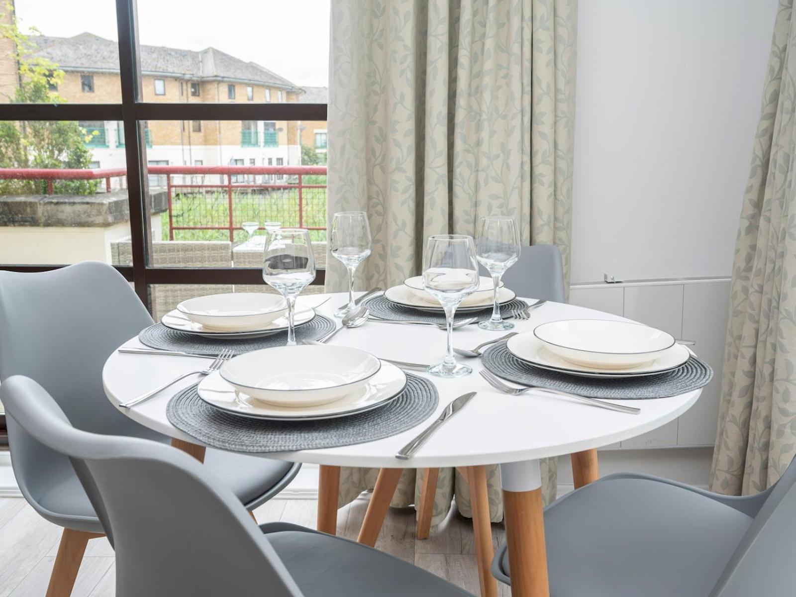Pass The Keys - Waterfront Terrace Parking Appartement Londen