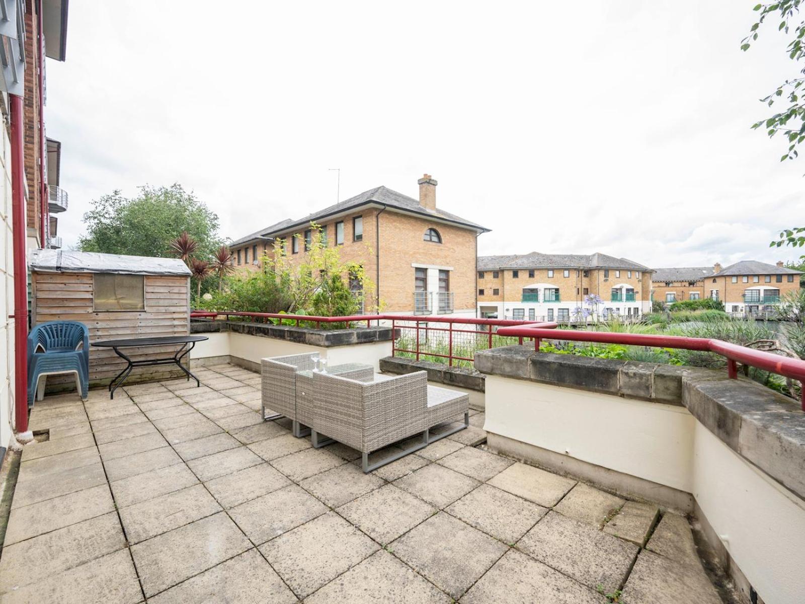 Pass The Keys - Waterfront Terrace Parking Appartement Londen