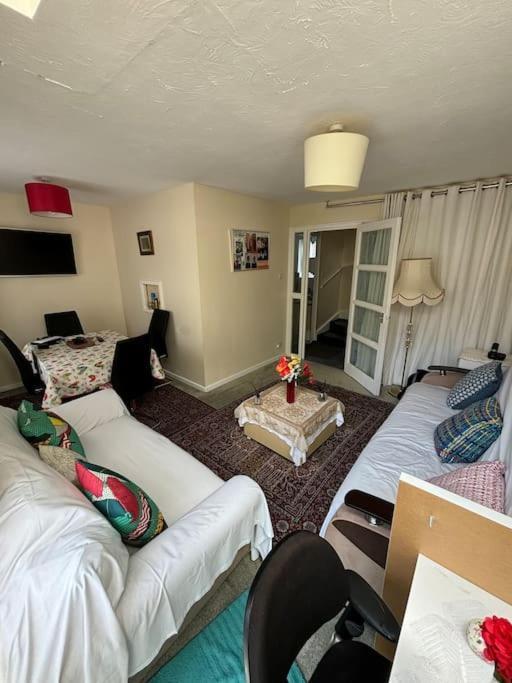 Lägenhet Private Gated Development In Bridge, Cosy With Great Transport Links