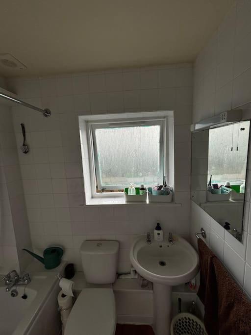 Lägenhet Private Gated Development In Bridge, Cosy With Great Transport Links *