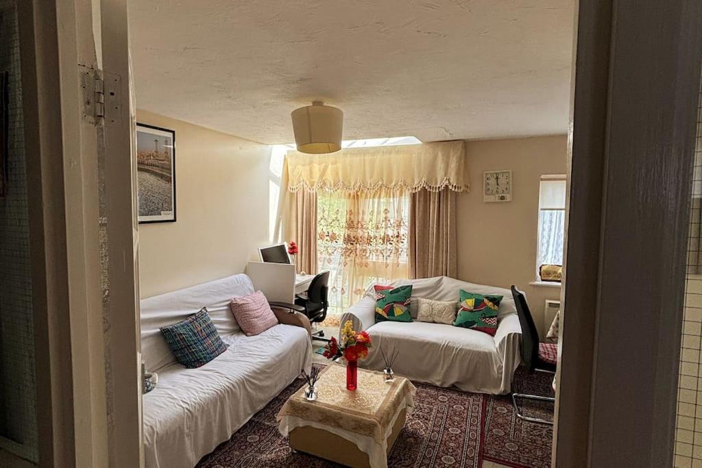 Private Gated Development In Bridge, Cosy With Great Transport Links *
