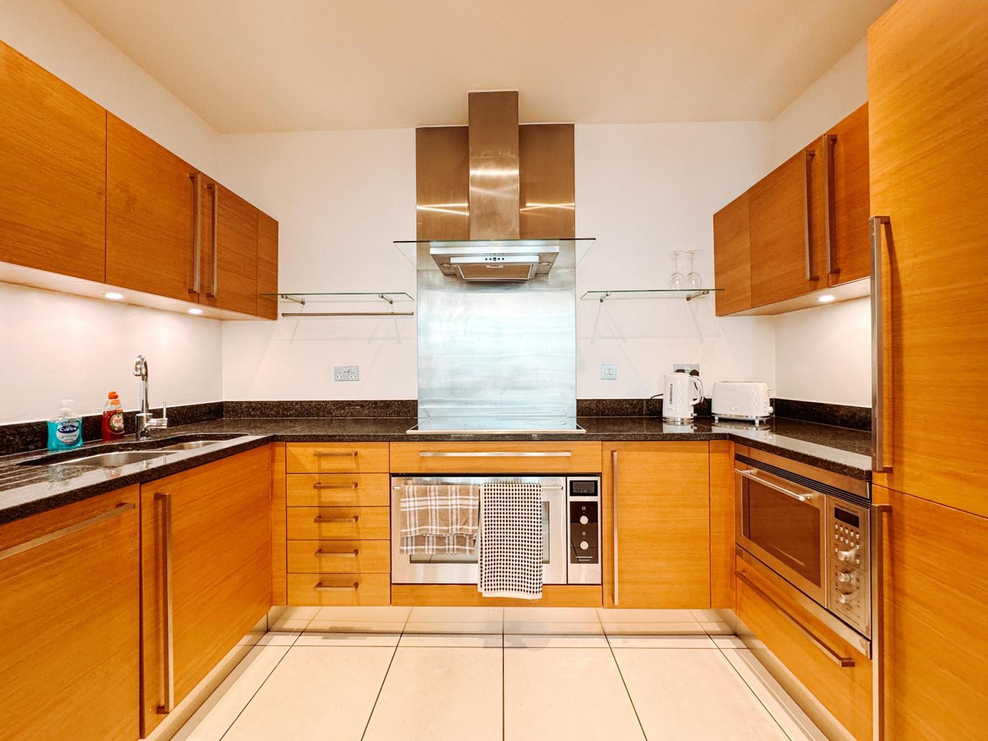 Two Bedroom Luxury Waterfront In * Londen