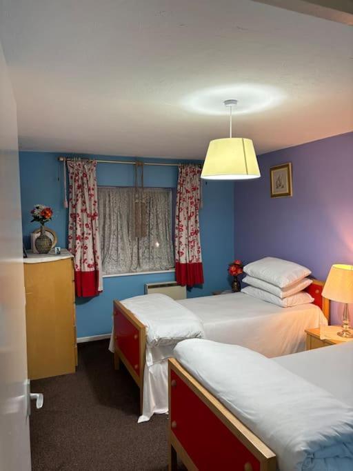 Lägenhet Private Gated Development In Bridge, Cosy With Great Transport Links