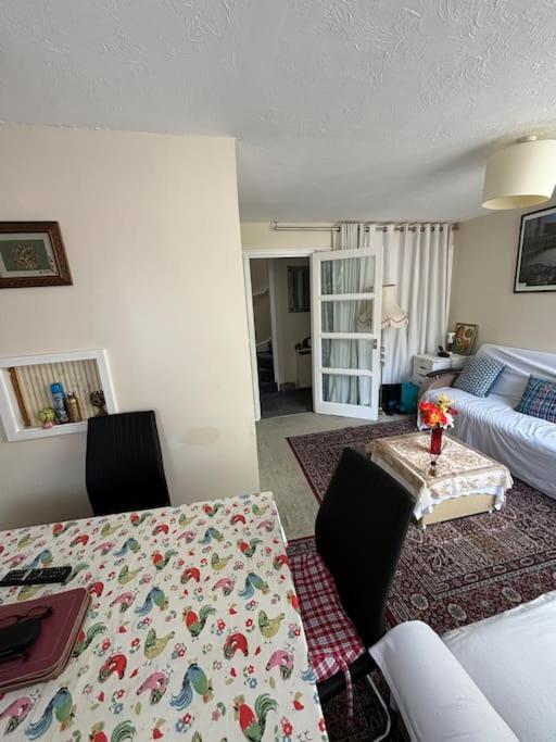 Private Gated Development In Bridge, Cosy With Great Transport Links Lägenhet *
