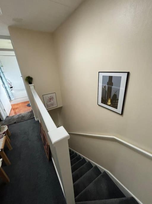 Lägenhet Private Gated Development In Bridge, Cosy With Great Transport Links London