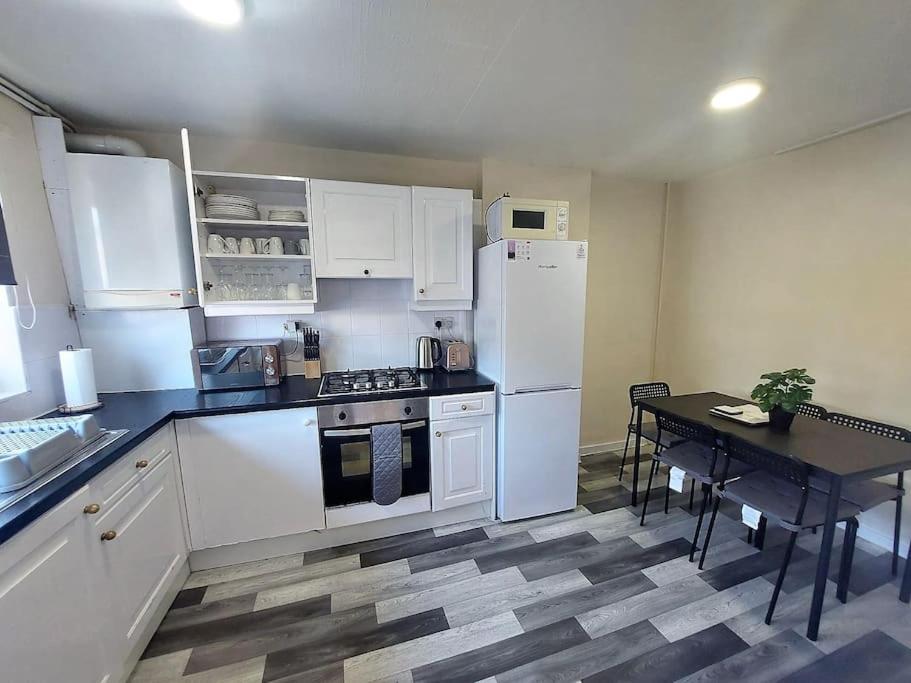 Zone 2, Spacious 3 Bedroom House Feriehus