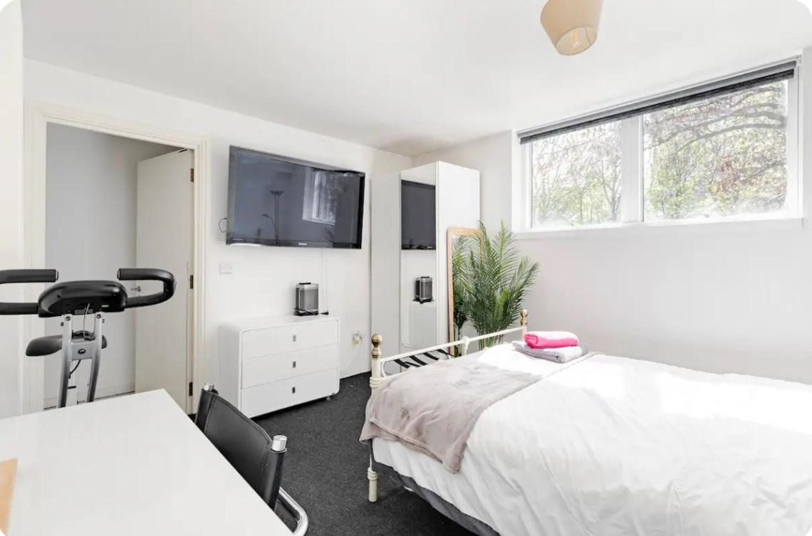 Privat bolig Lockable Ensuite In Modern Space With Shared Kitchen Fast Wifi London