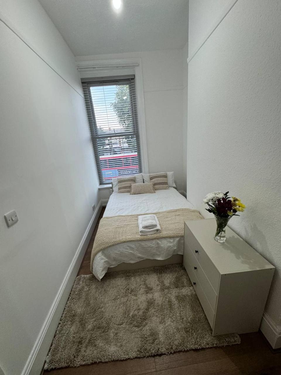 Cheerful 3 Bedroom * London