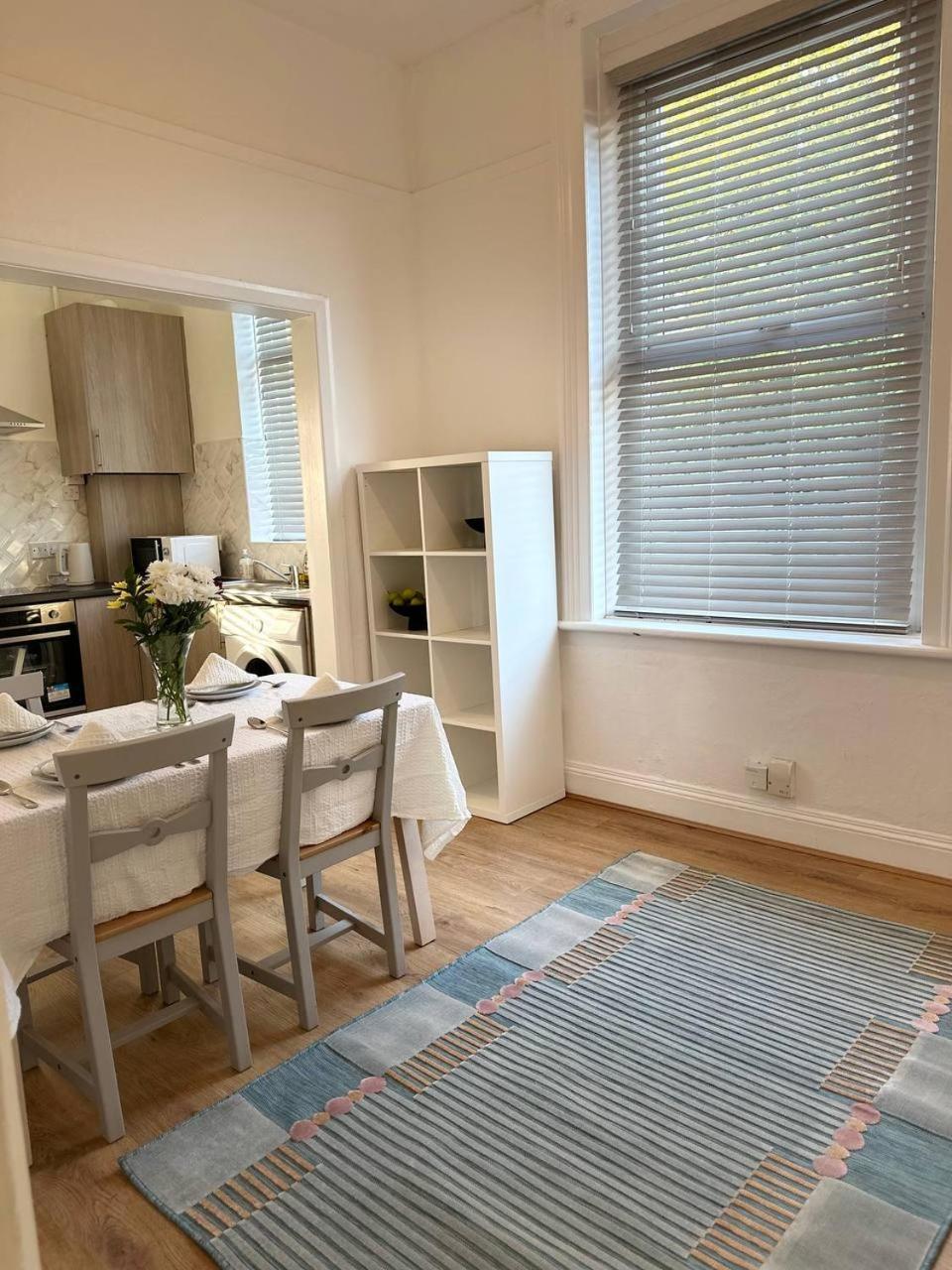 Cheerful 3 Bedroom Lägenhet London