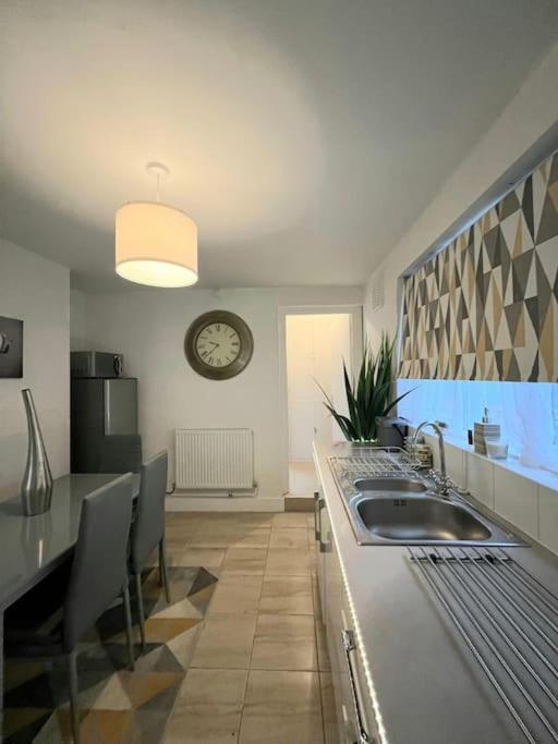 Oasis Stunning 1 Bed In Battersea